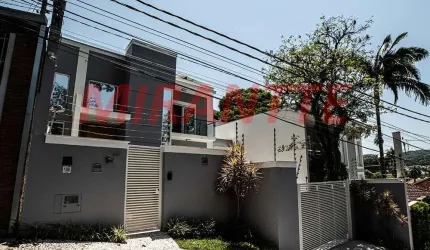 Sobrado de 400m² com 3 quartos em Jardim Floresta