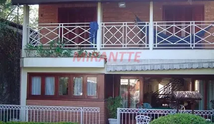 Sobrado de 390m² com 4 quartos em Tremembe