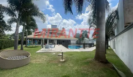 Cond. fechado de 1200m² com 4 quartos em Jardim dos Pinheiros