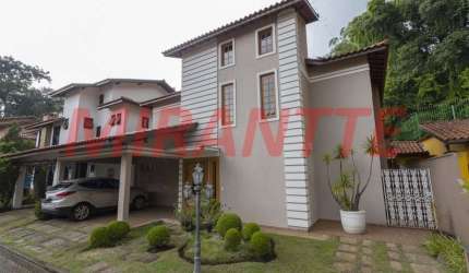 Cond. fechado de 320m² com 4 quartos em Tremembe