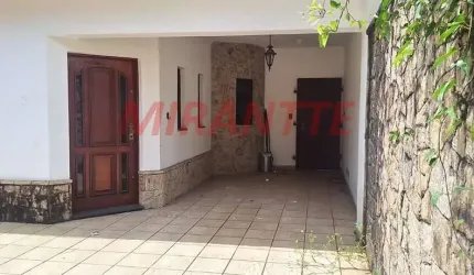 Sobrado de 169m² com 4 quartos em Água Fria