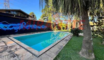 Cond. fechado de 370m² com 3 quartos em Caraguata