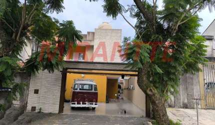 Sobrado de 140m² com 3 quartos em Jardim Giovana