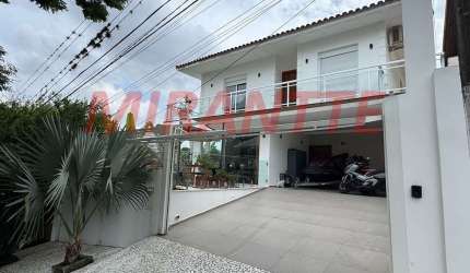Cond. fechado de 282m² com 4 quartos em Vila Irmaos Arnoni
