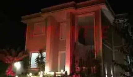 Cond. fechado de 500m² com 4 quartos em Alphaville