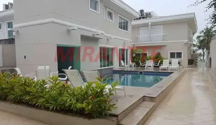 Cond. fechado com 4 quartos em ENSEADA