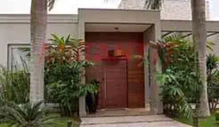 Sobrado de 610m² com 4 quartos em Alphaville