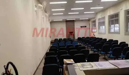 Comercial de 220m² em Água Fria