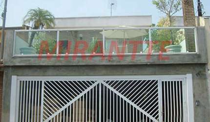 Sobrado de 178m² com 3 quartos em Água Fria