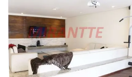 Sobrado de 300m² com 3 quartos em Vila Nivi