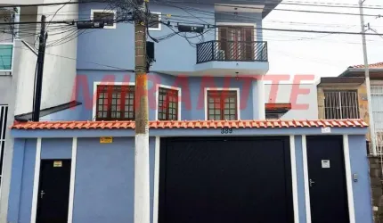 Sobrado de 270m² com 4 quartos em Vila Nivi