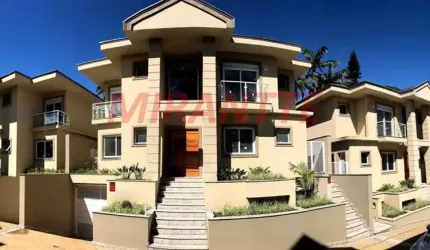 Cond. fechado de 435m² com 4 quartos em Barro Branco