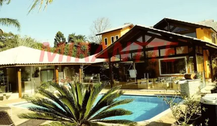 Sobrado de 460m² com 4 quartos em Serra Da Cantareira