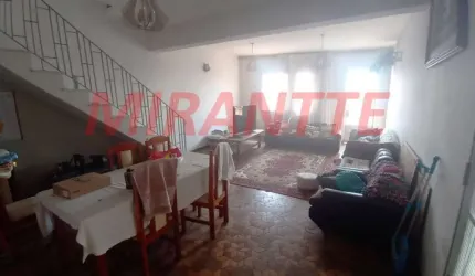 Sobrado de 210m² com 3 quartos em Vila Mazzei