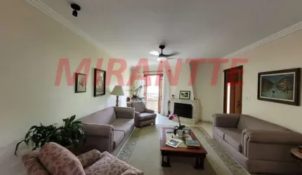 Sobrado de 218m² com 3 quartos em Água Fria