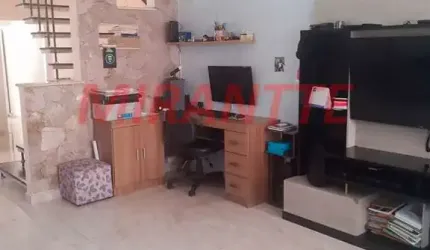 Sobrado de 150m² com 2 quartos em Água Fria