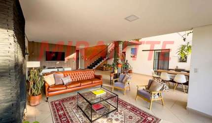 Sobrado de 320m² com 3 quartos em Serra da Cantareira