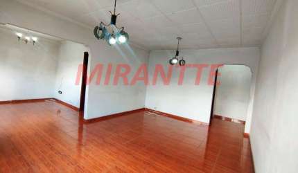 Sobrado de 240m² com 3 quartos em Vila Mazzei