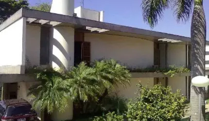 Sobrado de 500m² com 4 quartos em CENTRO