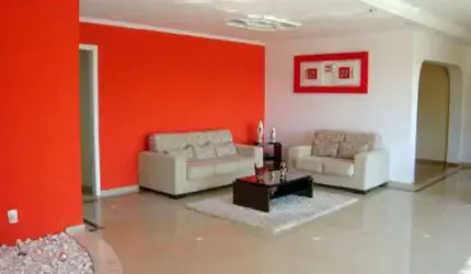 Sobrado com 4 quartos em Jardim Ibiratiba