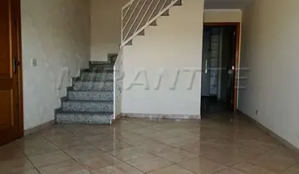 Sobrado com 3 quartos em Santa Terezinha