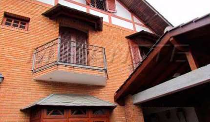 Sobrado de 329m² com 6 quartos em Horto Florestal