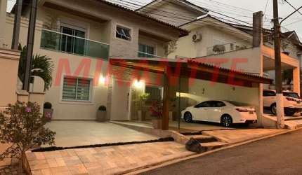 Sobrado de 267m² com 3 quartos em Horto Florestal