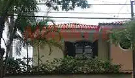 Sobrado de 258m² com 3 quartos em Horto Florestal