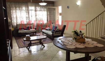 Sobrado de 97m² com 3 quartos em Água Fria