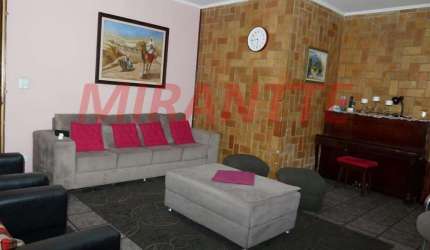 Sobrado de 275m² com 5 quartos em Parque Novo Mundo