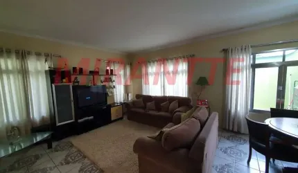 Sobrado de 300m² com 4 quartos em Jardim Guapíra