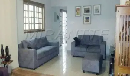 Sobrado com 3 quartos em Anália Franco