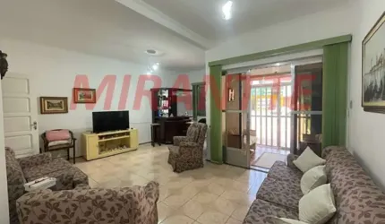 Sobrado de 390m² com 8 quartos em Água Fria