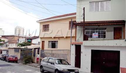 Sobrado com 2 quartos em Água Fria