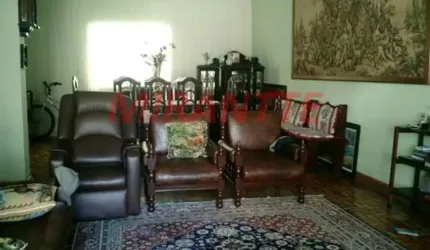 Sobrado de 185m² com 4 quartos em Vila Mazzei