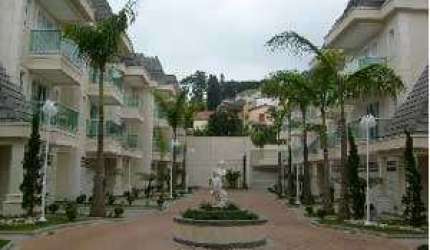 Sobrado de 360m² com 4 quartos em Horto Florestal