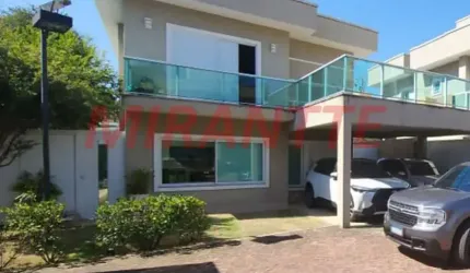 Sobrado de 274m² com 4 quartos em Tremembe