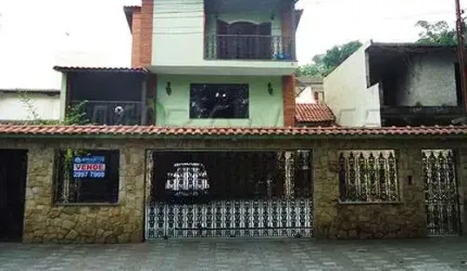 Sobrado de 249m² com 4 quartos em Jardim Guapíra