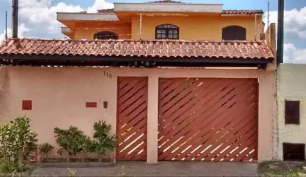 Sobrado de 380m² com 4 quartos em Jardim Marilú