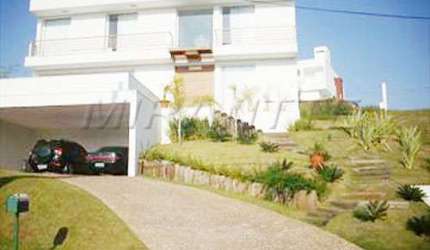 Cond. fechado de 657m² com 5 quartos em Carmelitas