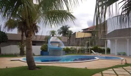 Cond. fechado com 4 quartos em COND. SANTA ISABEL