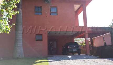 Sobrado com 4 quartos em CENTRO