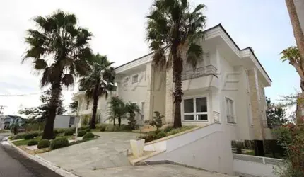 Cond. fechado de 740m² com 4 quartos em Alphaville