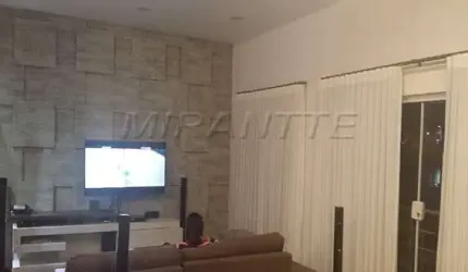 Sobrado de 400m² com 4 quartos em Granja Viana