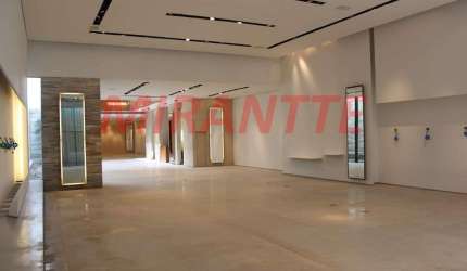 Comercial de 696m² em Cerqueira César