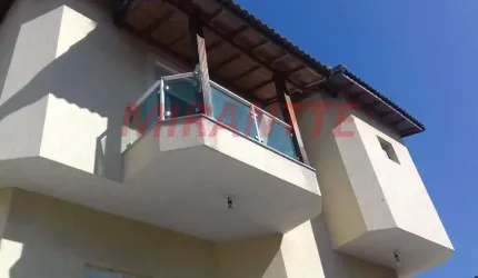 Sobrado de 330m² com 4 quartos em Jardim Adriana