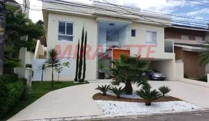 Sobrado de 360m² com 4 quartos em Alphaville