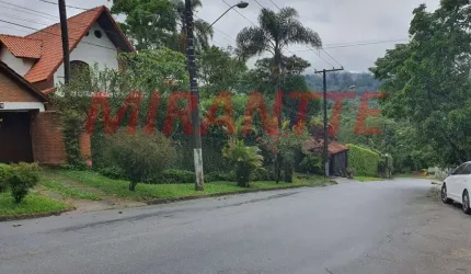 Sobrado de 500m² com 4 quartos em Serra da Cantareira