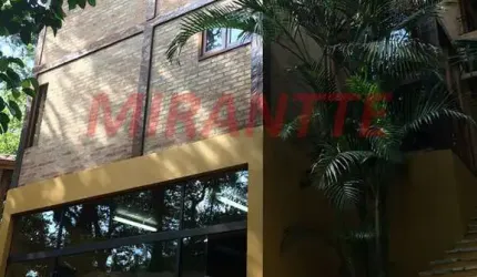 Sobrado de 350m² com 4 quartos em Serra da Cantareira