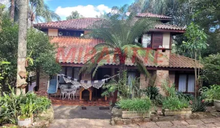 Sobrado de 218m² com 4 quartos em Serra da Cantareira